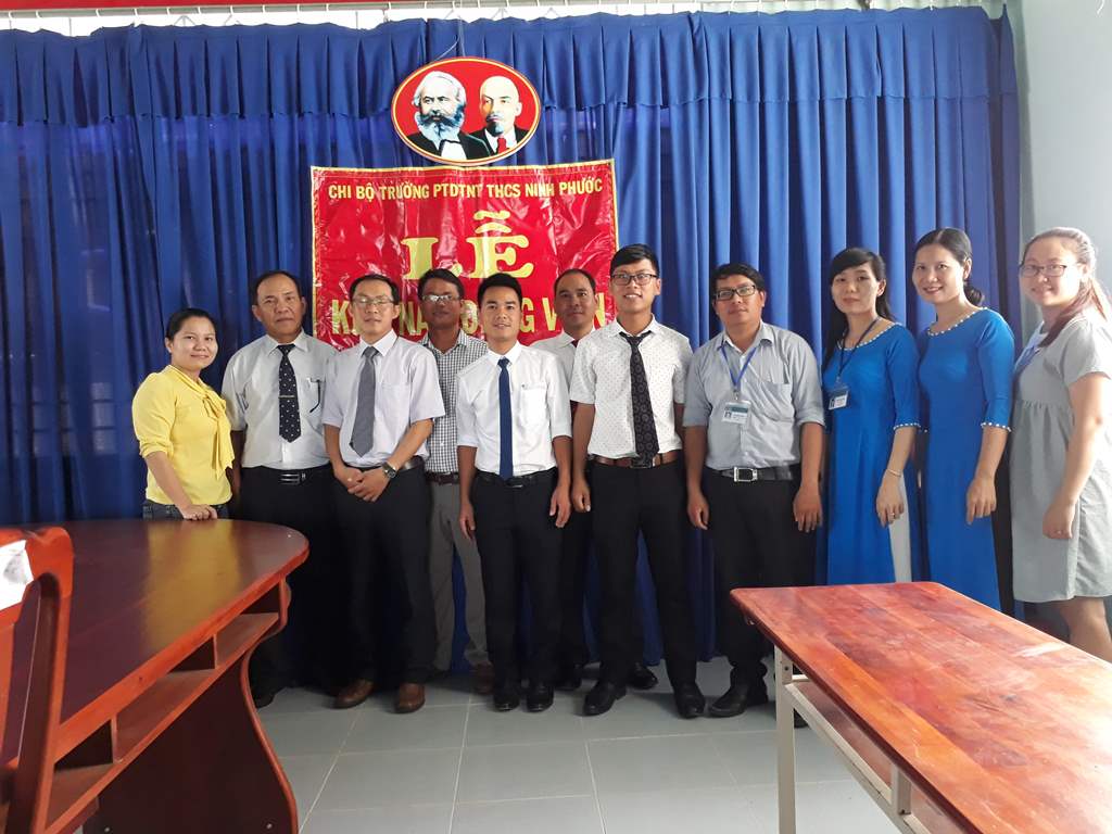 Lễ kết nạp Đảng viên mới tại Trung tâm Hỗ trợ phát triển giáo dục hòa nhập tỉnh Ninh Thuận lần 2 năm học 2019-2020.